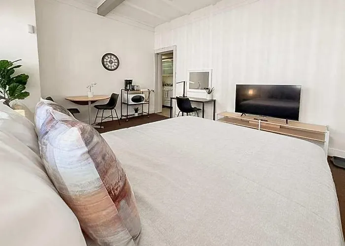 Gold Coast Living - Sp 1204 Chicago